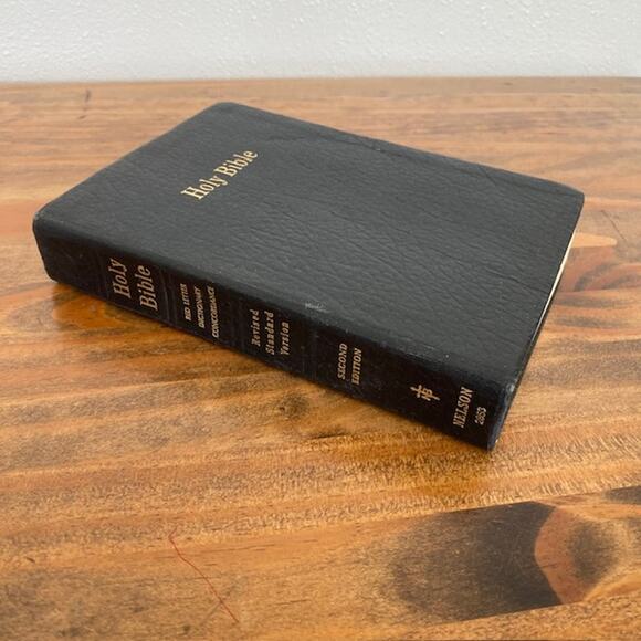 Nelson Holy Bible Black cover - Revised Standard Version - Picture 2 of 9